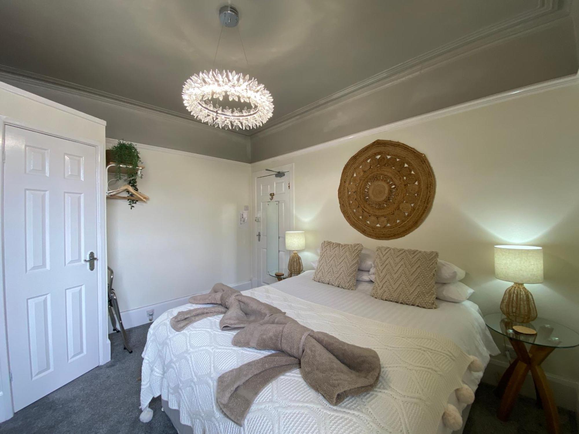 Butterfly Guest House Porthcawl Exteriör bild