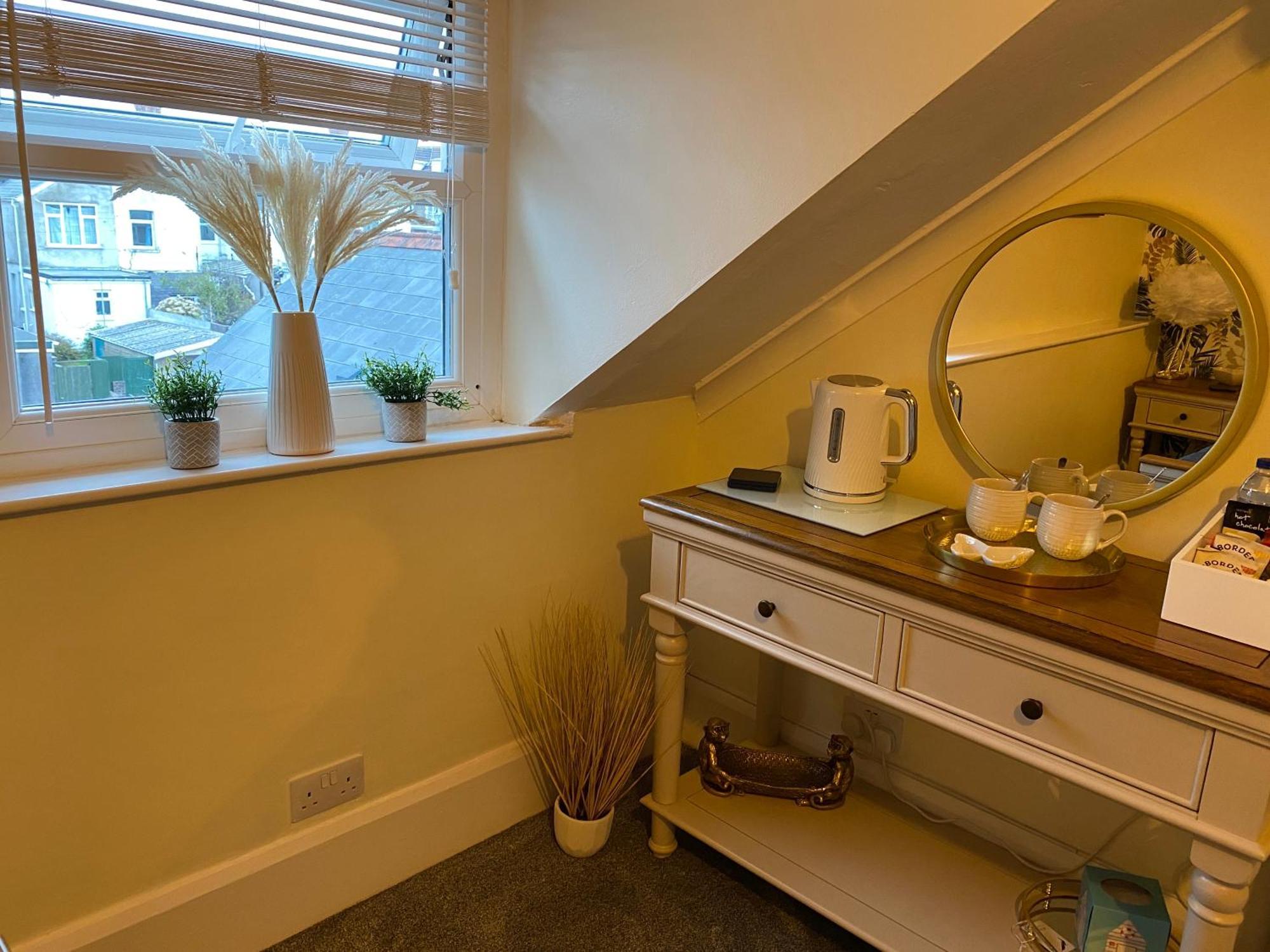Butterfly Guest House Porthcawl Exteriör bild